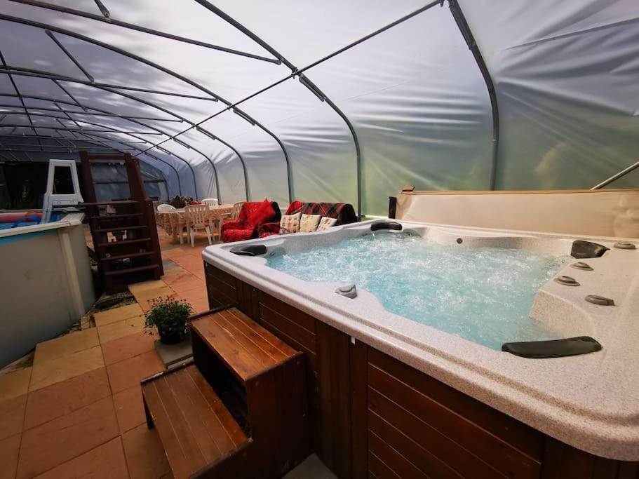 Country Side Haven Two Double Ensuite Bedrooms Couples Exclusive Rate Offered Saint-Michel-de-Montjoie Kültér fotó